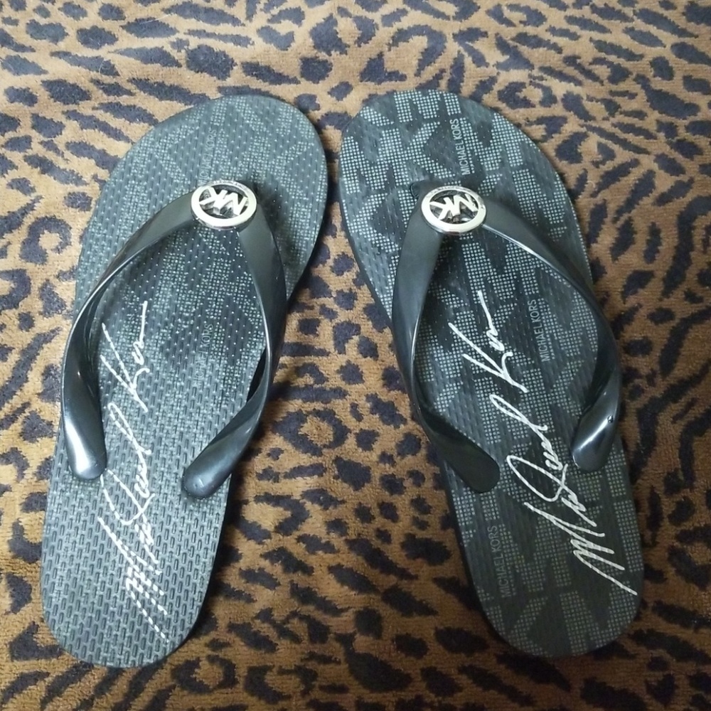 SIZE 6 MICHAEL KORS flip flops.